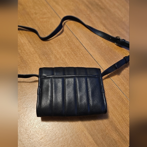 One of a Kind! Crossbody Purse. Hand Painted by Artist Yaya Kieu. - Picture 9 of 10